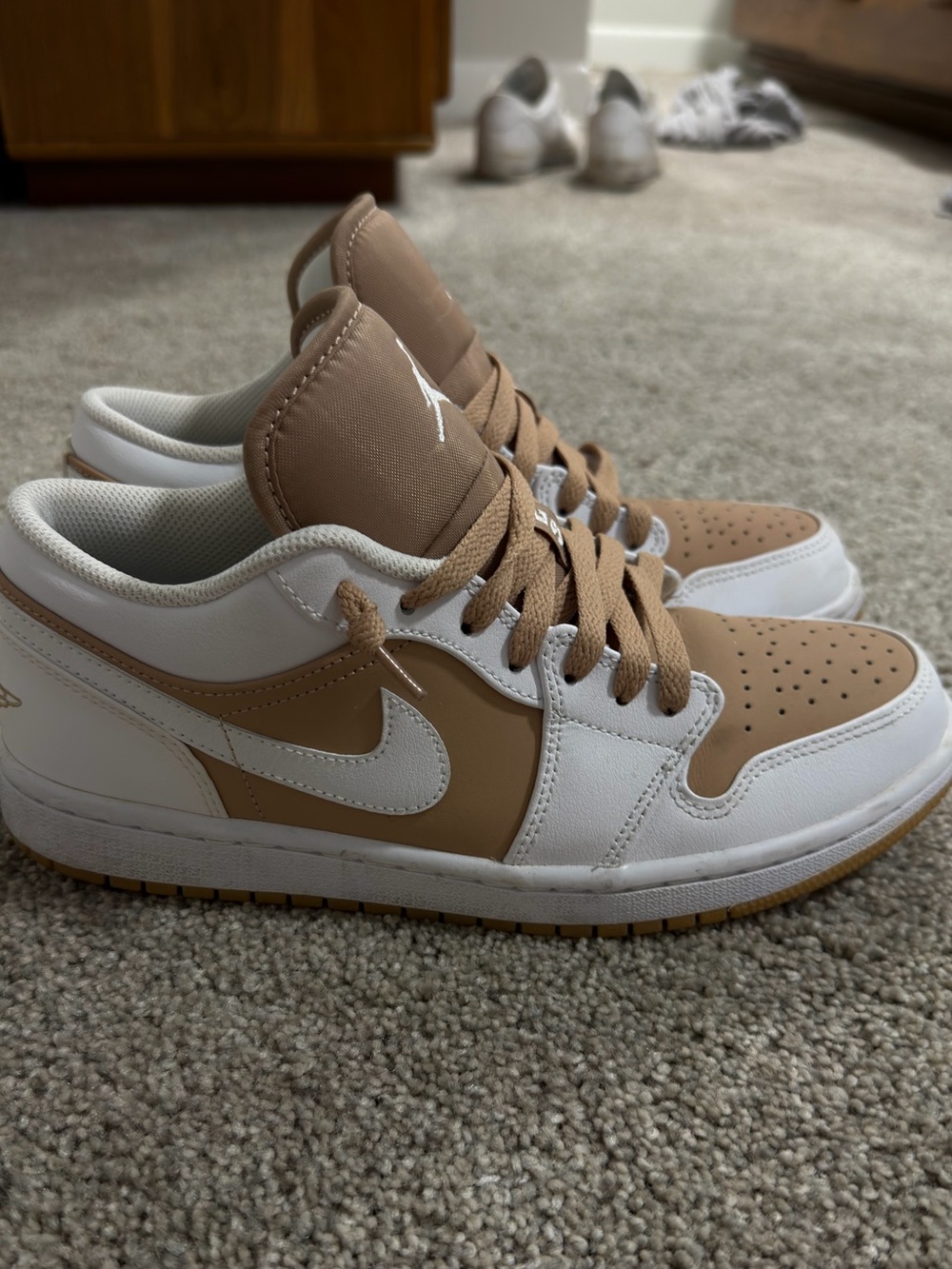 Nike Kids Low-Top Sneakers - White & Tan